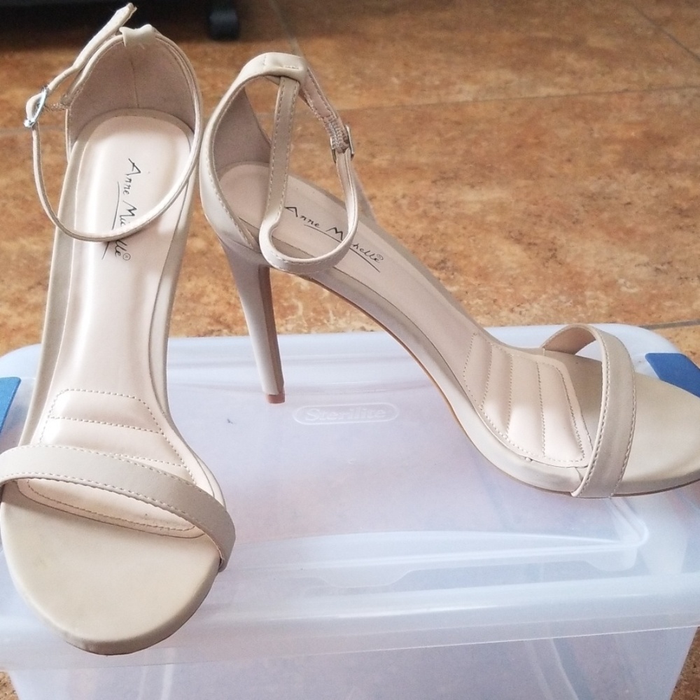 Anne Michelle Tan Heels